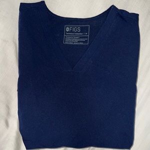 Medium Casma Three Pocket FIGS top. Navy